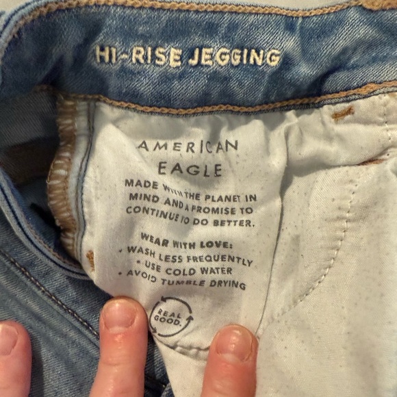 American Eagle High Rise Distressed Jegging 4R Light Wash. - Picture 6 of 6